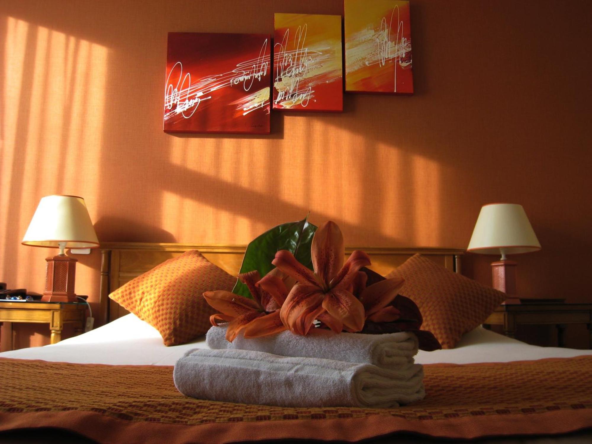 Le Grand Monarque Hotel Melun Luaran gambar