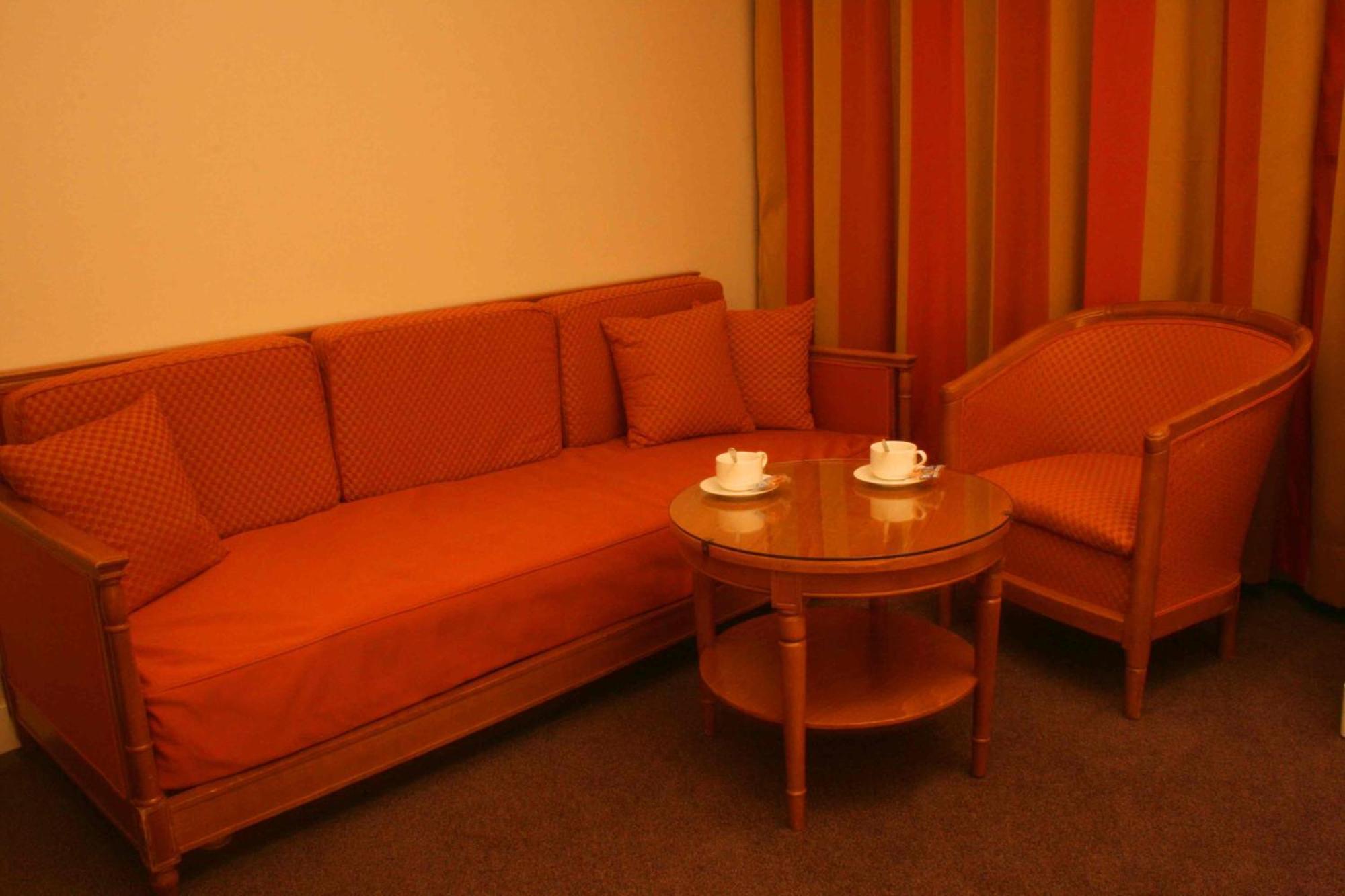 Le Grand Monarque Hotel Melun Luaran gambar
