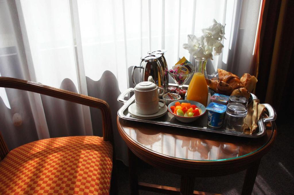 Le Grand Monarque Hotel Melun Bilik gambar