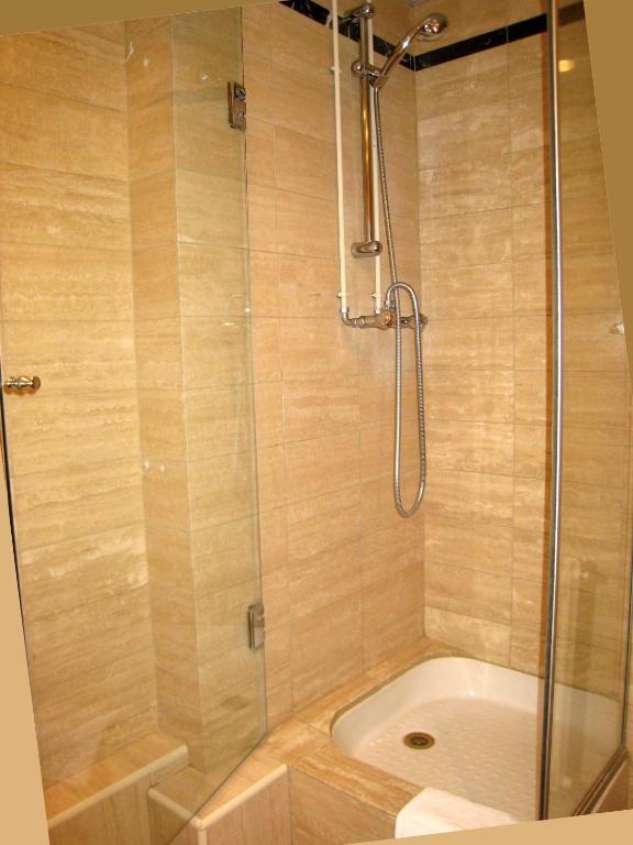 Le Grand Monarque Hotel Melun Bilik gambar