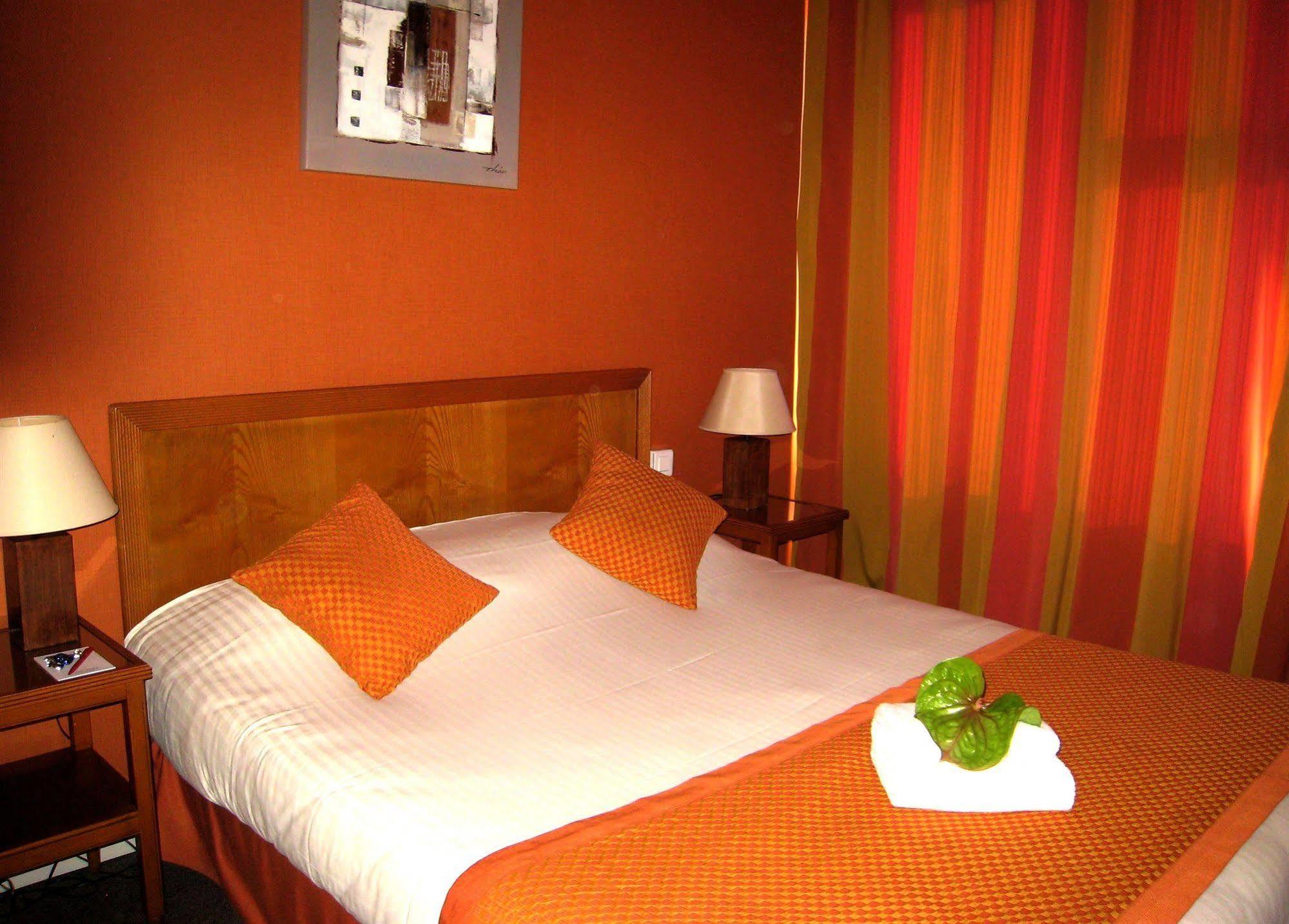 Le Grand Monarque Hotel Melun Luaran gambar