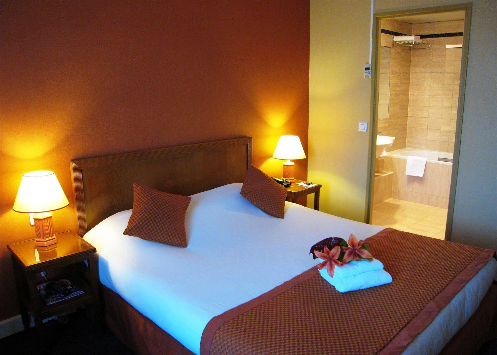 Le Grand Monarque Hotel Melun Luaran gambar